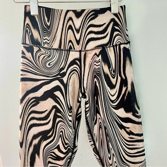 Good American Core Power 7/8 Athletic Leggings in Natural Swirl size small - Picture 5 of 11